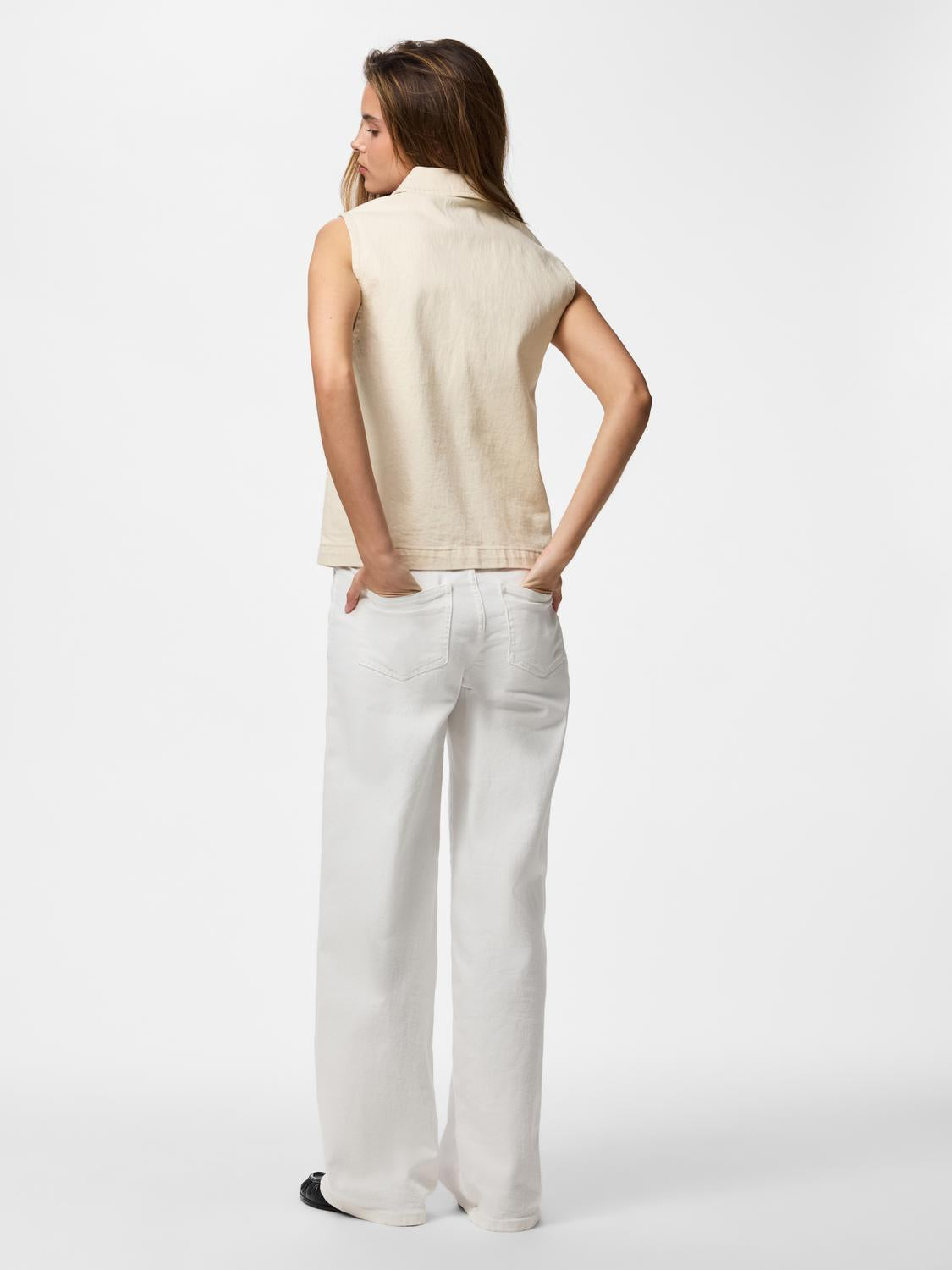 model_shot-back